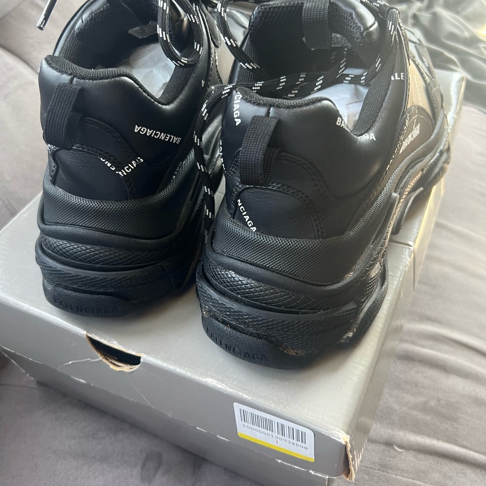 wore them 2x shoes are size 8 but run big like size9-9.5